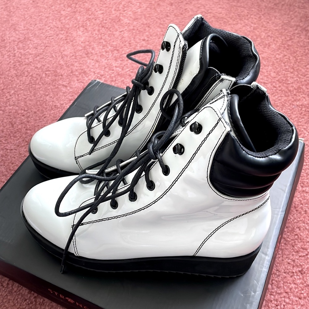 Dolls kill faux leather white patent boots - Size 7